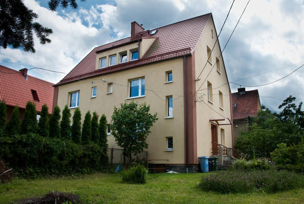 Guest House Wanda Валбжих Екстериор снимка