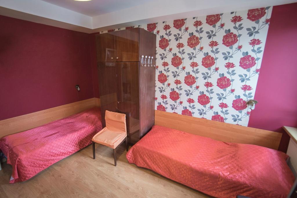Guest House Wanda Валбжих Екстериор снимка